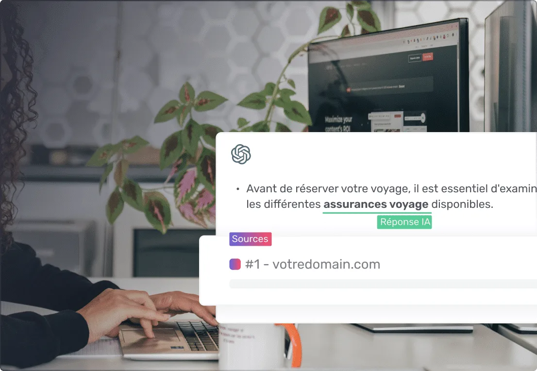 Une réponse ChatGPT sur les assurances voyage se superpose à la photo d’une personne au clavier, le panneau Sources plaçant votre propre domaine en premier.